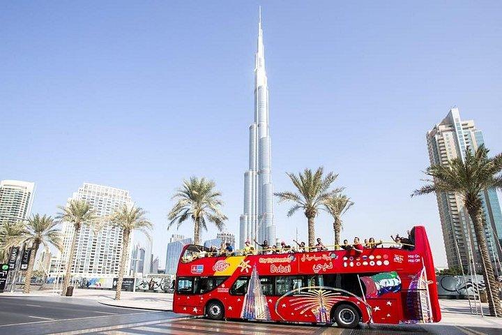 Visite de la ville de Dubaï avec safari dans le désert et buffet barbecue et spectacles vivants