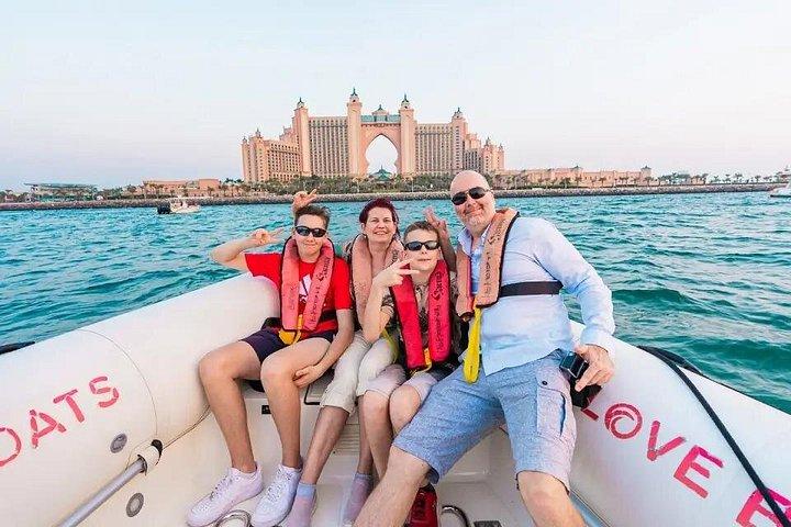 Tour de ville de Dubaï avec 90 min cadre de promenade en hors-bord et Safari
