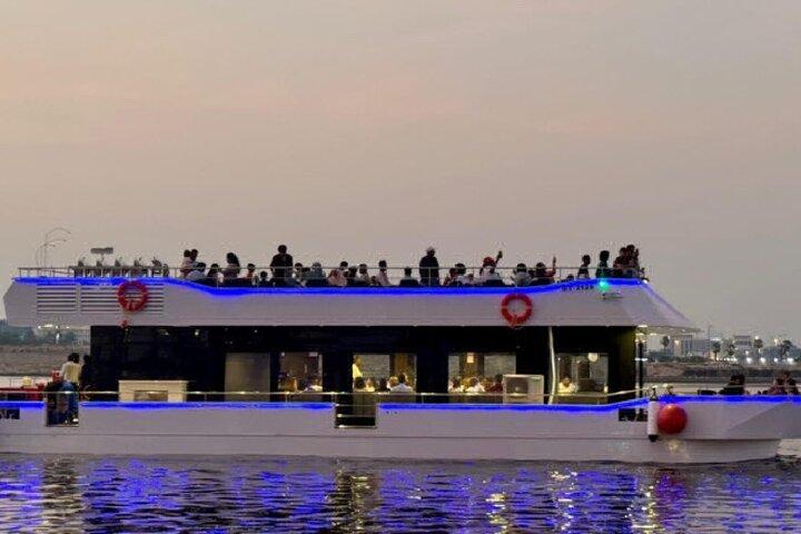 Croisière de 2 heures d'Al Jaddaf à Burj Khalifa et canal d'eau