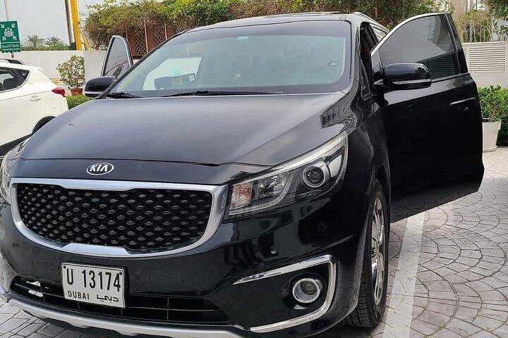 Voiture privée pour la journée complète Chauffeur avec chauffeur à Dubaï