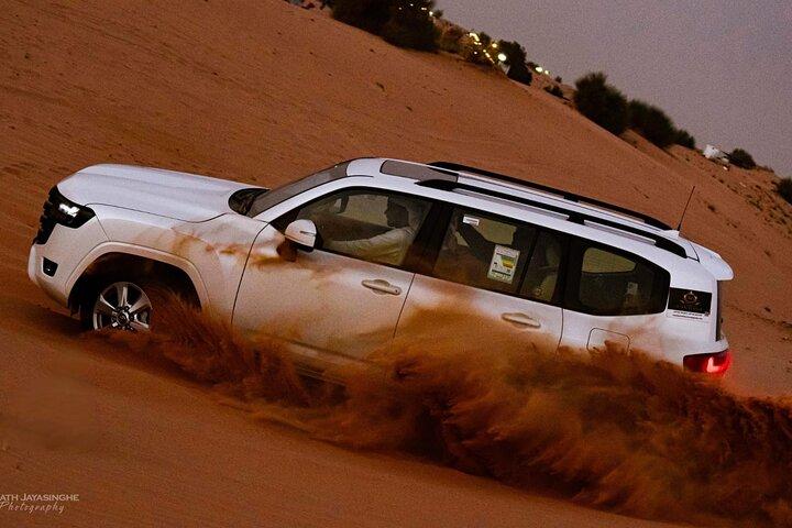 Safari dans le désert Dubaï en soirée avec balade à dos de chameau en quad et barbecue