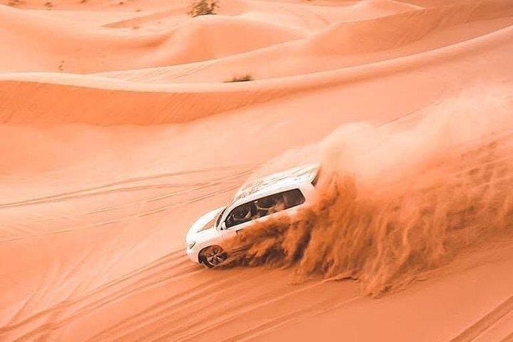 Safari VIP dans le désert de Dubaï, balade en chameau, quad et dîner barbecue