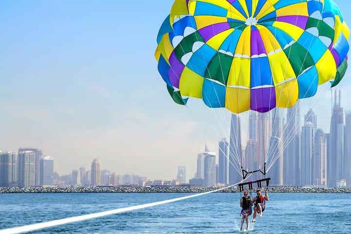 Parachutisme ascensionnel près de Burj Al Arab
