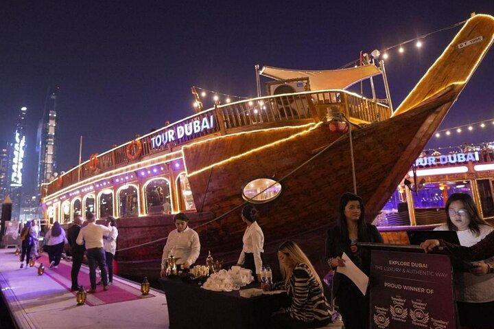 Royal Indian Dinner Dhow Cruise à Dubai Marina