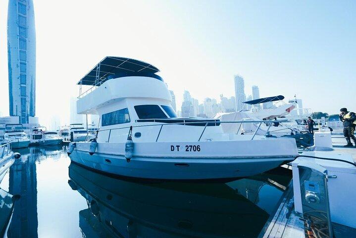 Croisière de loisirs d'une heure à la Marina de Dubaï Riviera