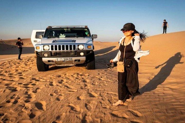 Visite privée du désert d'Abou Dabi en Hummer