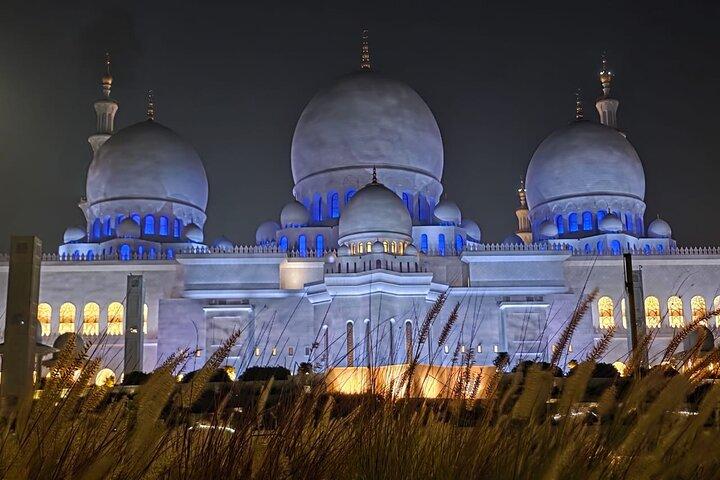 De Dubaï à Abu Dhabi : Grande Mosquée, Palais Royal et Ferrari World
