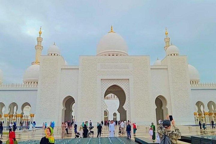 Excursion touristique d'une journée à Abu Dhabi avec guide