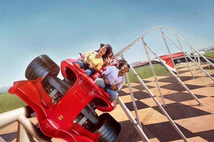 Tour d'Abu Dhabi au départ de Dubaï: Billet Ferrari monde et la mosquée