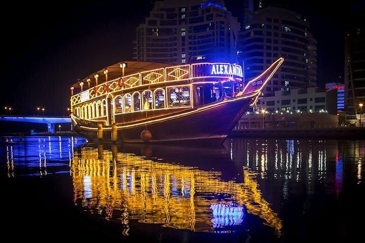 Dîner croisière Dubaï Marina Dhow avec buffet et divertissement