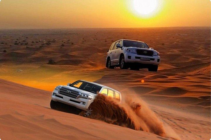 Safari VIP dans le désert de Dubaï, promenade à dos de chameau Spectacles live et dîner barbecue