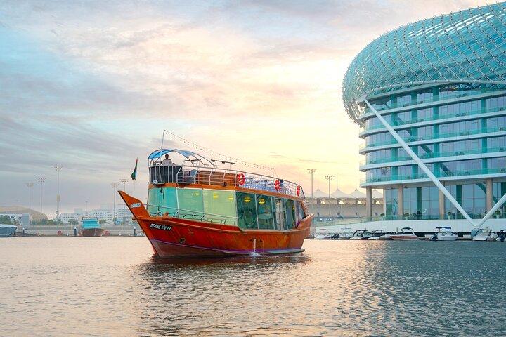 Croisière panoramique sur l'île de Yas dans les eaux d'Abou Dabi