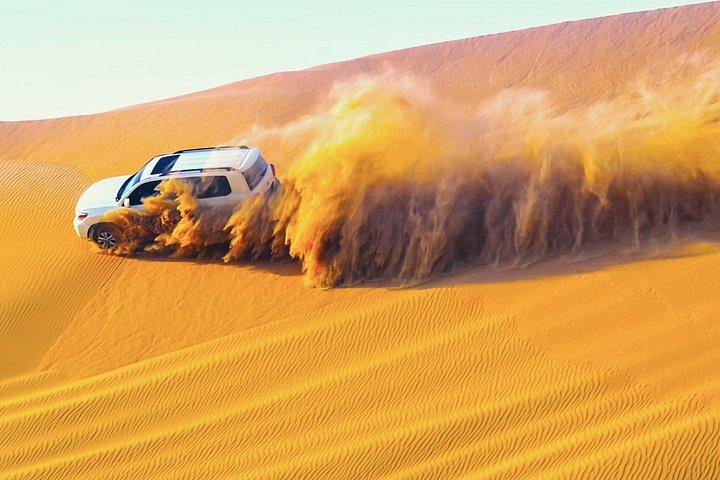 Safari dans le désert de Dubaï avec balade à dos de chameau, dîner barbecue et spectacles vivants