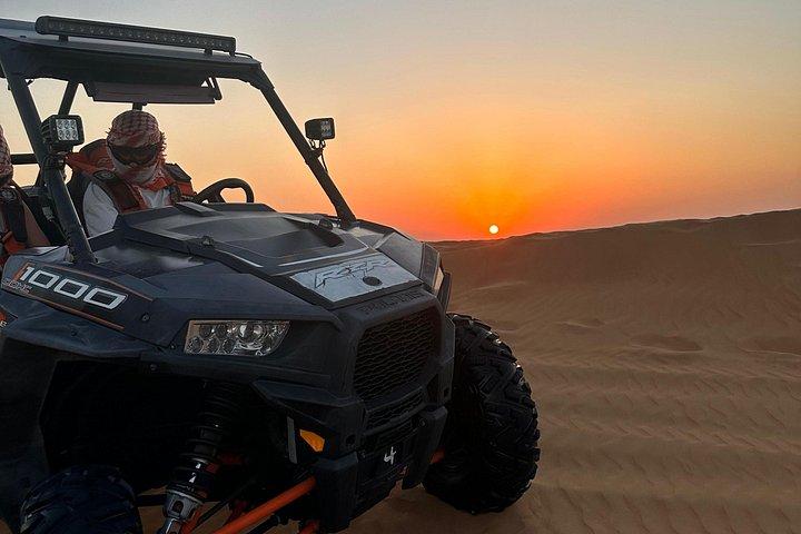 Safari dans les dunes rouges de Dubaï, buggy, sandboard et balade en chameau