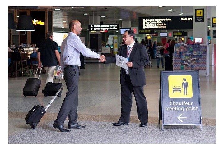 Transferts privés d'aéroport à Dubaï avec Desert Rose Tourism