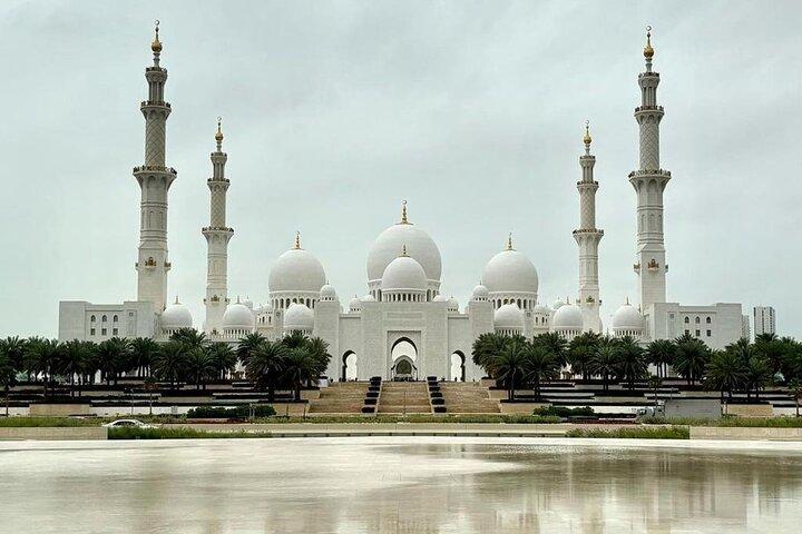 Tour privé de la ville d'Abou Dabi : Ferrari World, Heritage & Landmarks