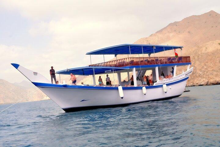 Croisière d'une journée Musandam Dibba au départ de Dubaï avec déjeuner et activités