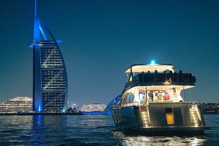 Port de Dubaï : Excursion en yacht de luxe avec barbecue