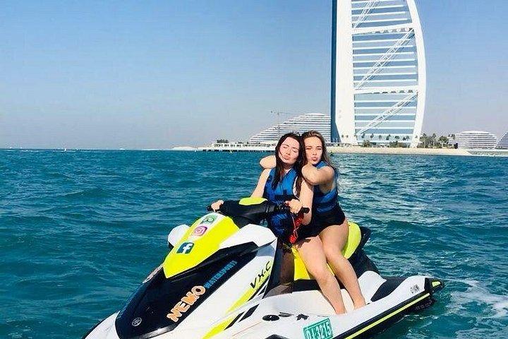Jet Ski Jumeirah – Promenade le long de la ligne d’horizon Burj Al Arab & Marina