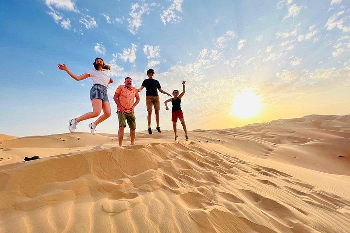 Safari dans le désert en soirée à Abu Dhabi avec dîner barbecue et spectacles