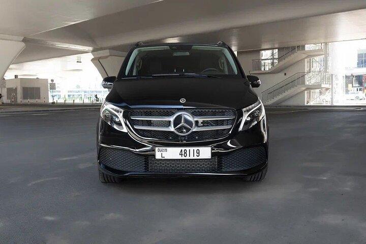 Transfert de luxe à l'aéroport de Dubaï dans une Mercedes Benz Classe V