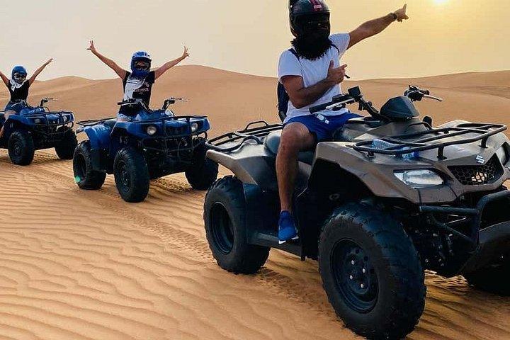 Safari à dos de chameau en quad de Dubaï avec dîner spectacle dans le désert de Dubaï