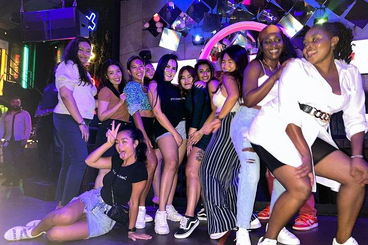 Filles s'amusant à Dubaï