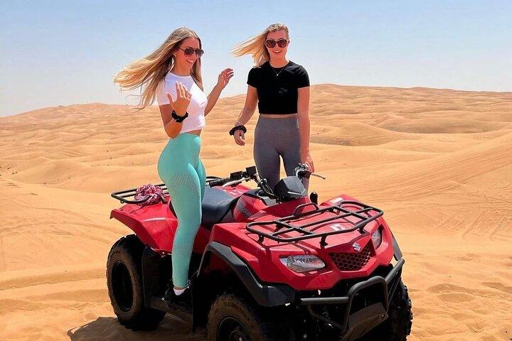 Dubaï : Randonnée matinale en chameau en 4x4 Red Dunes Drive Safari en quad