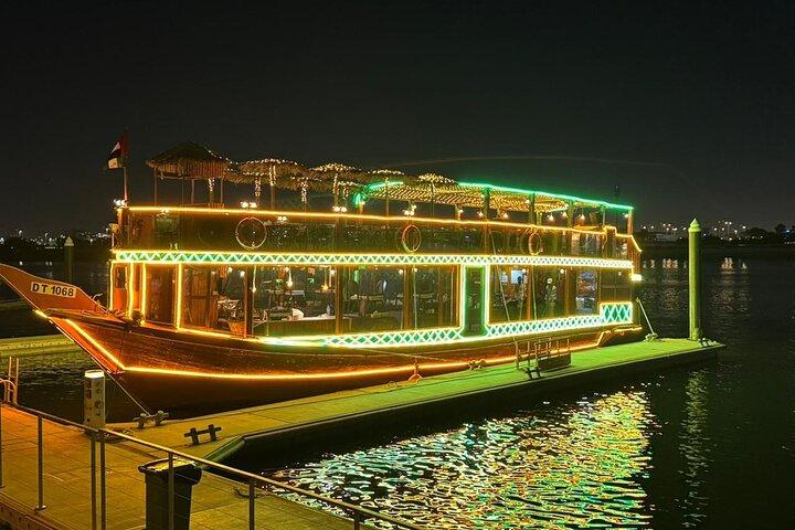Dubaï : Croisière Dhow avec dîner VIP, et dîner buffet