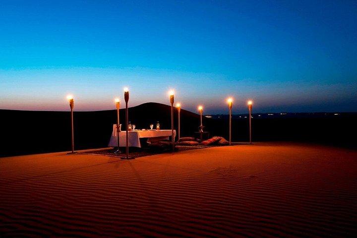 Dîner privé dans le désert avec nuit
