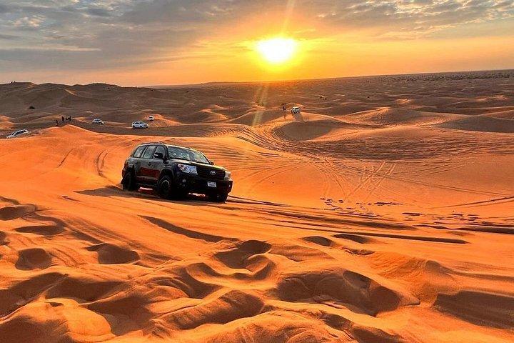 Matin Red Dunes Drive dans le désert de Dubaï Safari