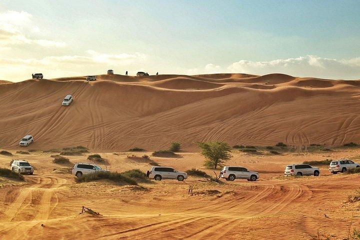 Safari dans le désert de Dubaï avec Dune Bashing BBQ Dîner et spectacle