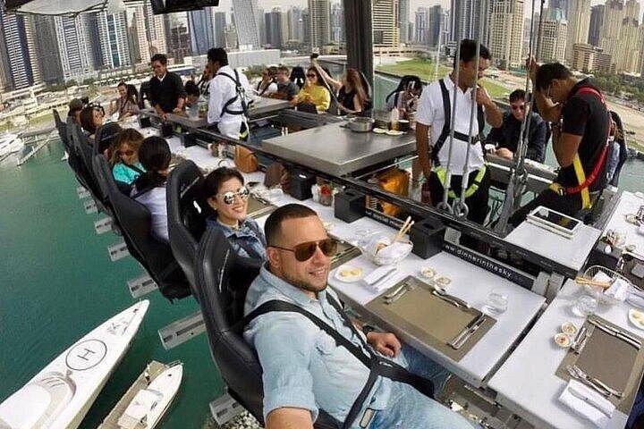 Dîner de luxe dans le ciel Dubai Floating Restaurant Experience