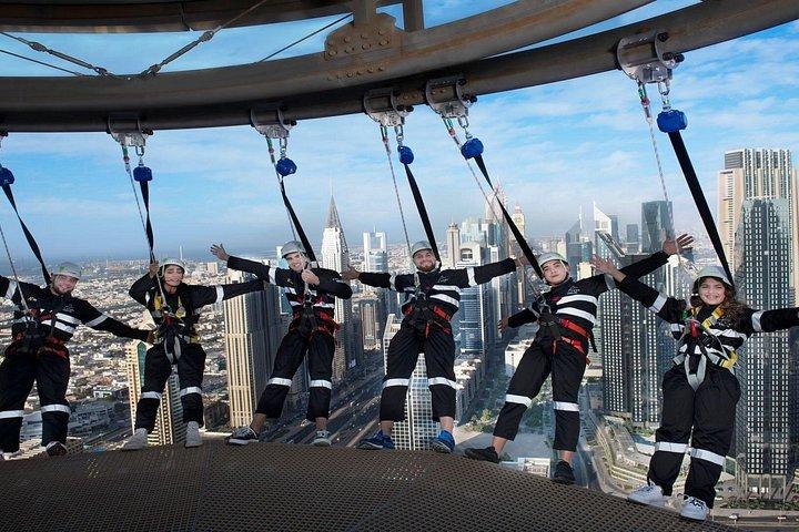 Vues sur le ciel Dubai Edge Walk Thrilling Walk 219m au-dessus de la ville