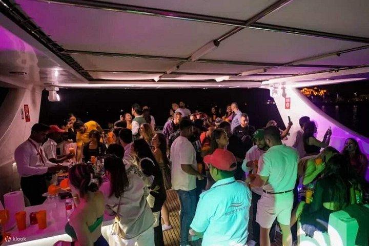 Dubai Marina Yacht Party de luxe avec BBQ Open Bar et Live DJ