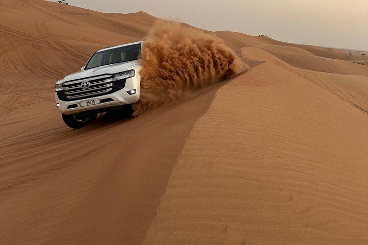 Safari du désert de Dubaï en soirée, ramassage et dépôt en 4x4, chameau, BBQ et spectacles
