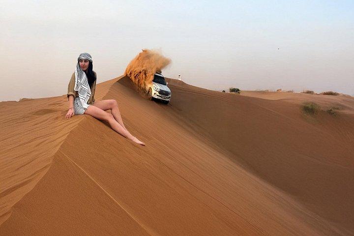 Safari dans le désert des dunes rouges de Dubaï avec spectacles Premium Camp 5 et barbecue