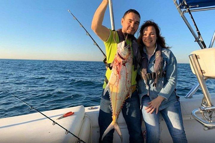 Excursion privée de pêche en haute mer avec équipage professionnel Dubai Marina