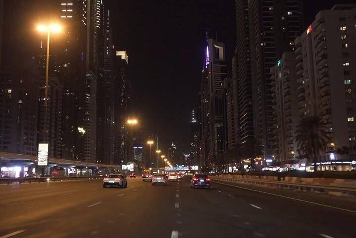 Dubaï Night Drive Skyline Experience dans un véhicule haut de gamme