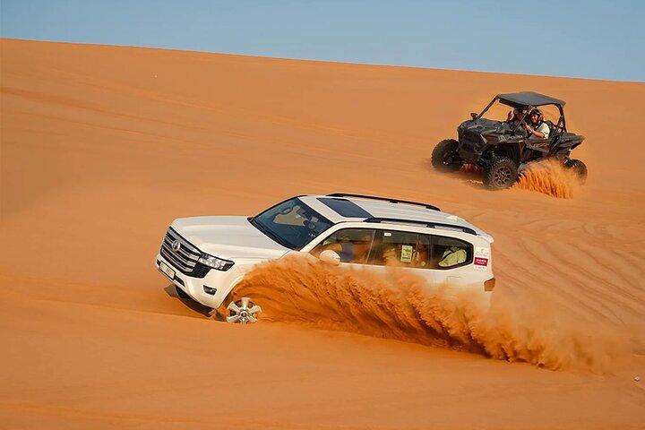 Safari dans le désert de Dubaï avec embarquement à dos de chameau et dîner barbecue