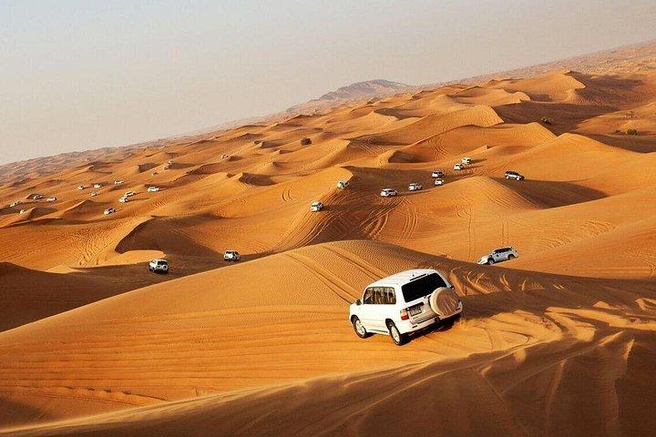 Soirée Safari dans le désert Dune Bashing, promenade à dos de chameau et dîner barbecue