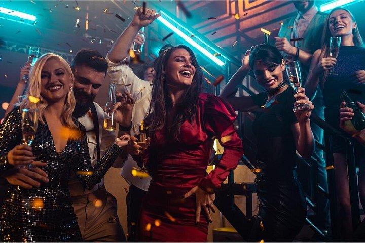 Dubaï Fête du Nouvel An en yacht de luxe avec feux d'artifice