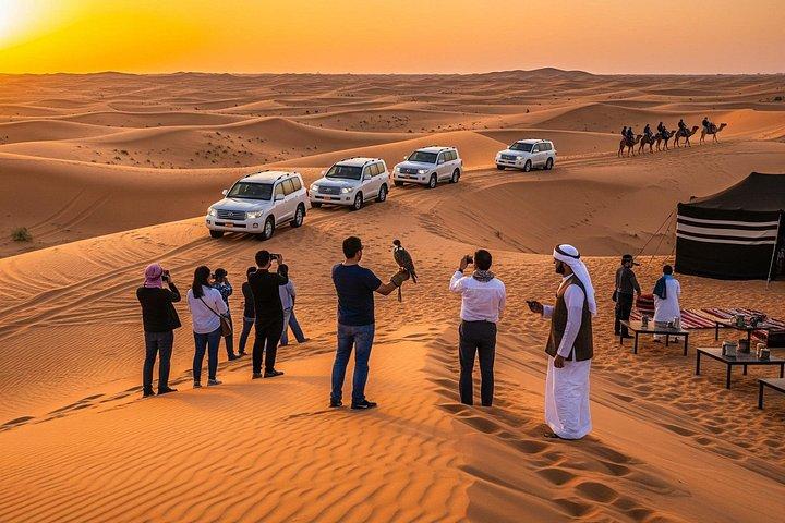 Lahbab Red Dune Soirée Safari dans le désert avec spectacles vivants