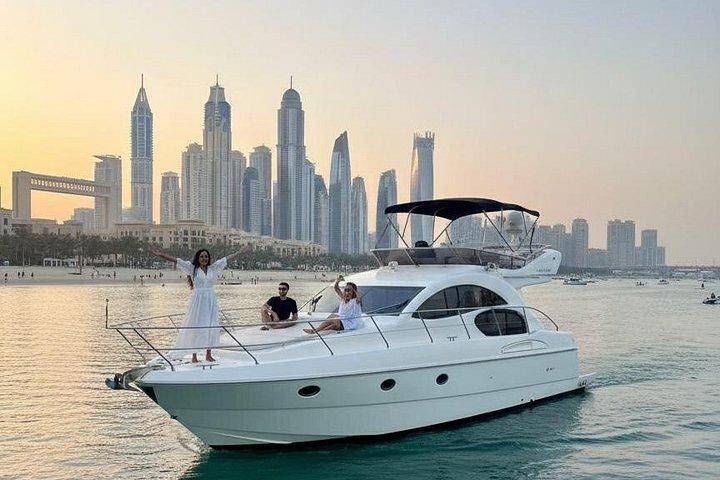 Location de yacht de luxe privé à Dubai Marina pour 3 heures.