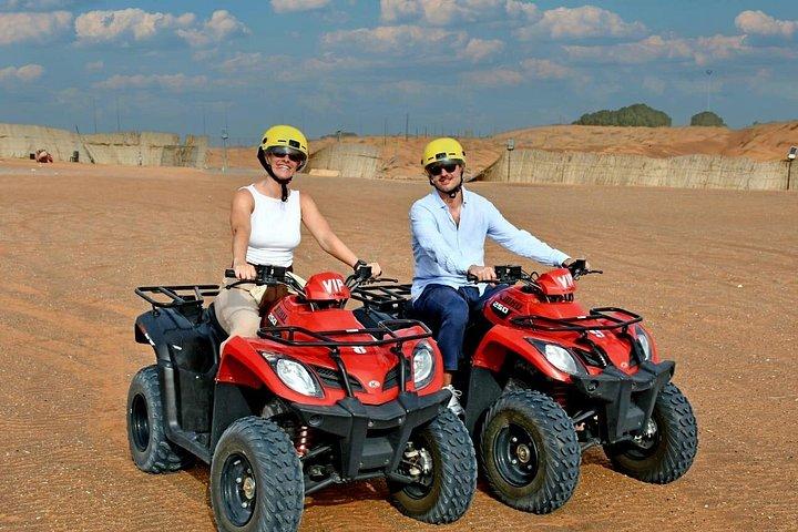Vélo en quad dans le désert