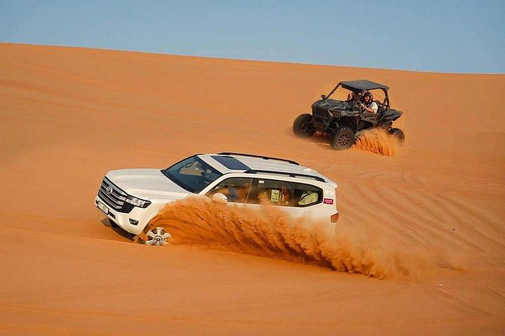 Safari dans le désert de Dubaï avec chameau, planche à sable et Dune Buggy