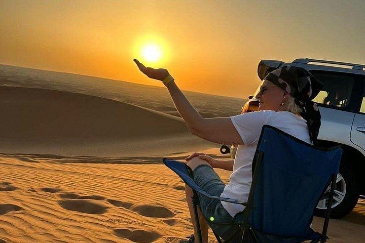 Aventure de safari dans le désert de Dubaï en soirée