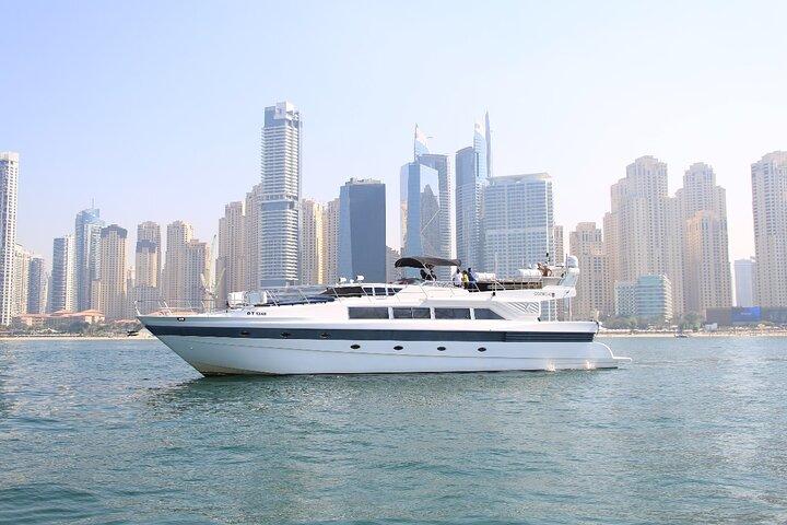 DUBAI MARINA Luxury Yatch