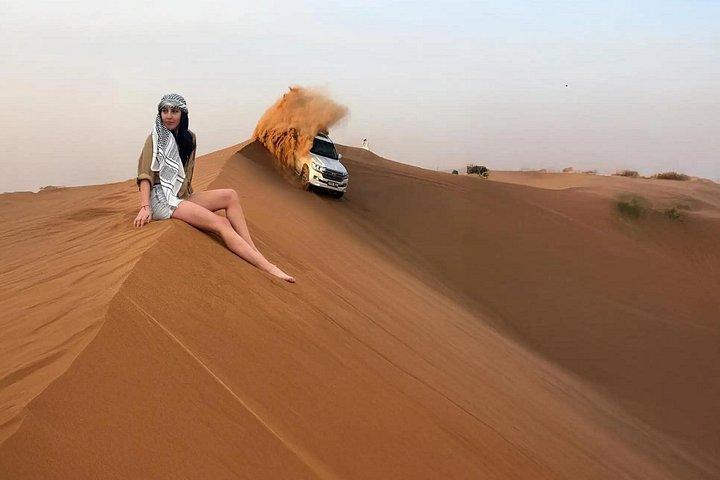 Dubaï : Safari dans le désert de Red Dunes avec Premium Camp BBQ & Shows