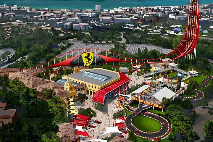 Visite privée de la ville d'Abou Dhabi avec des billets Ferrari World au départ de Dubaï